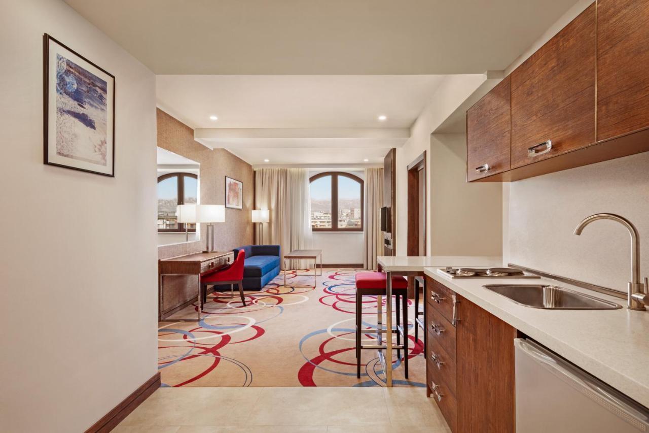 Ramada Hotel & Suites By Wyndham Jereván Kültér fotó