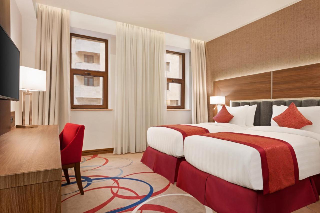 Ramada Hotel & Suites By Wyndham Jereván Kültér fotó