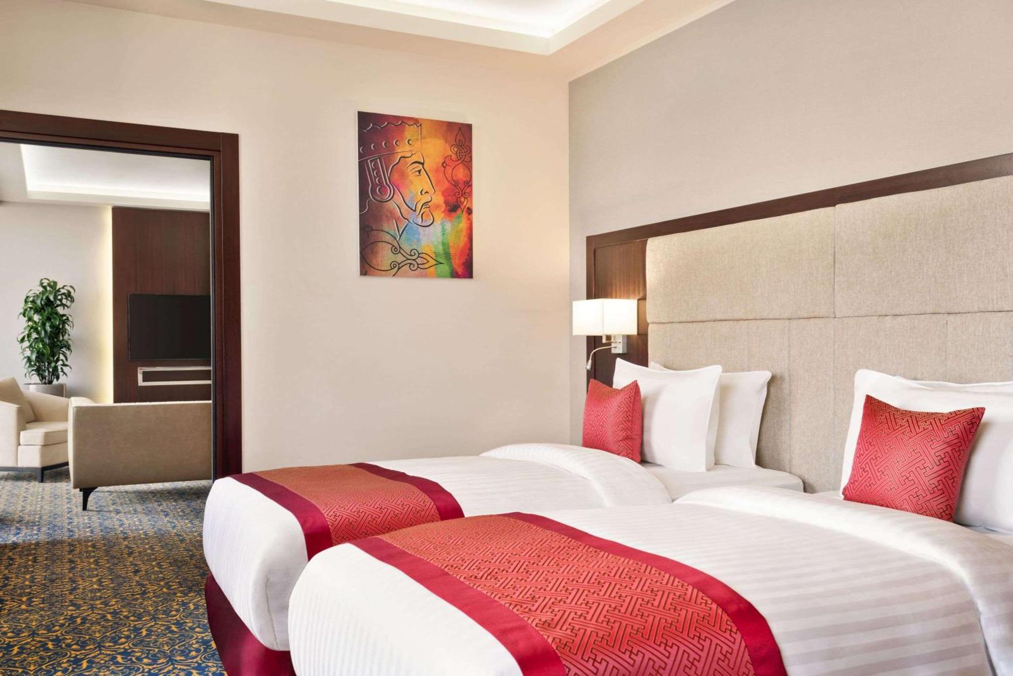 Ramada Hotel & Suites By Wyndham Jereván Kültér fotó