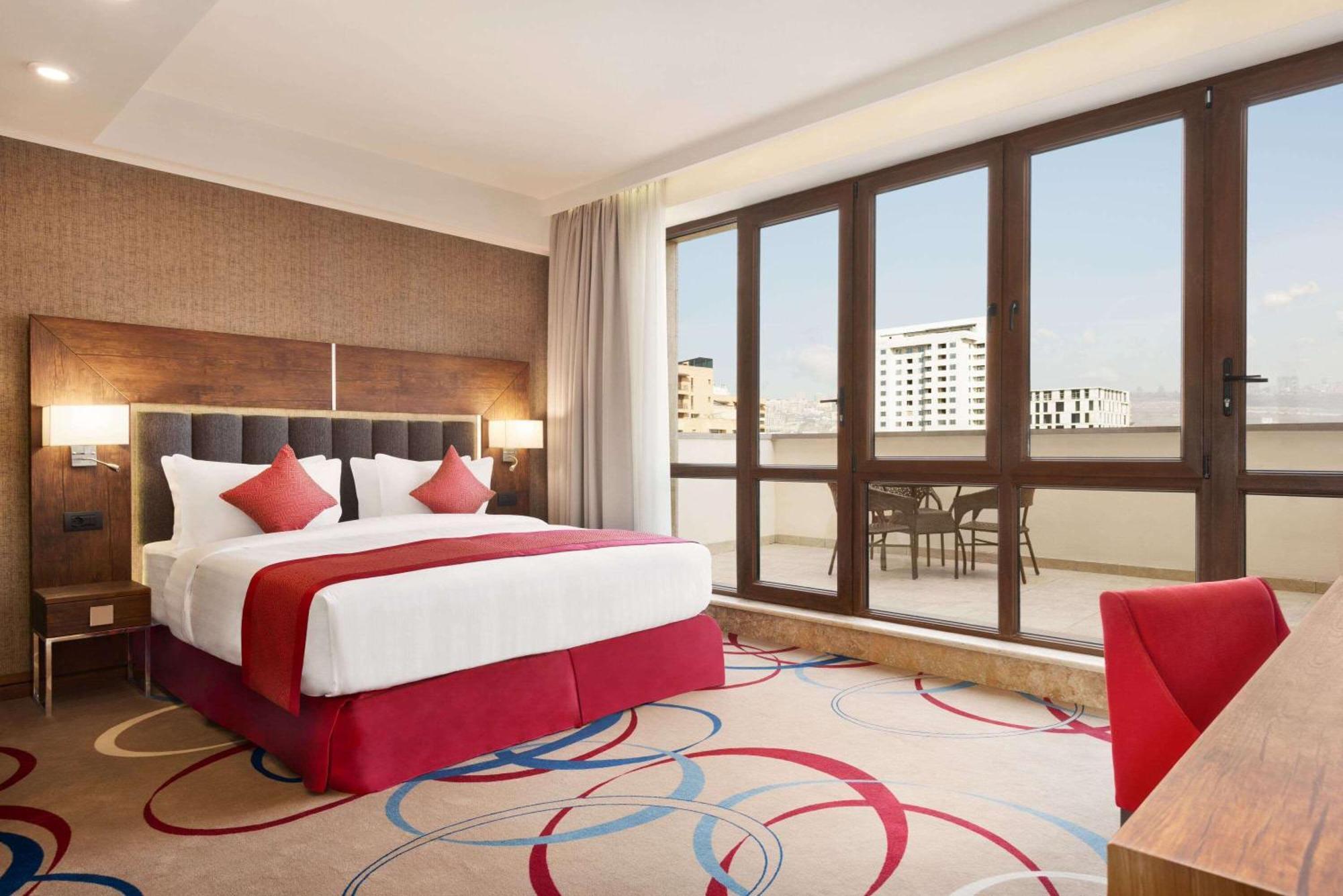 Ramada Hotel & Suites By Wyndham Jereván Kültér fotó