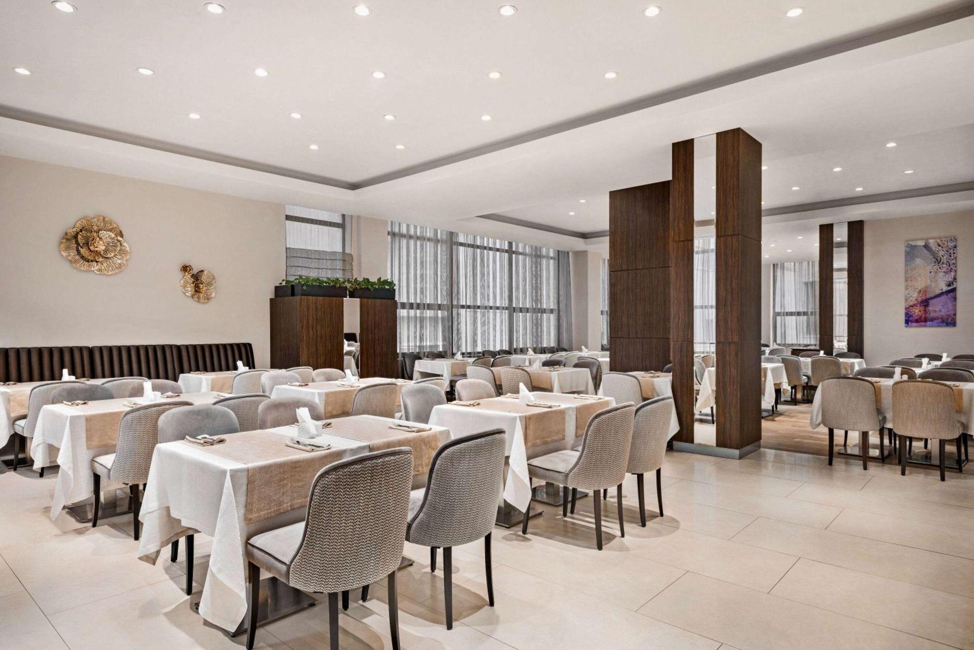Ramada Hotel & Suites By Wyndham Jereván Kültér fotó