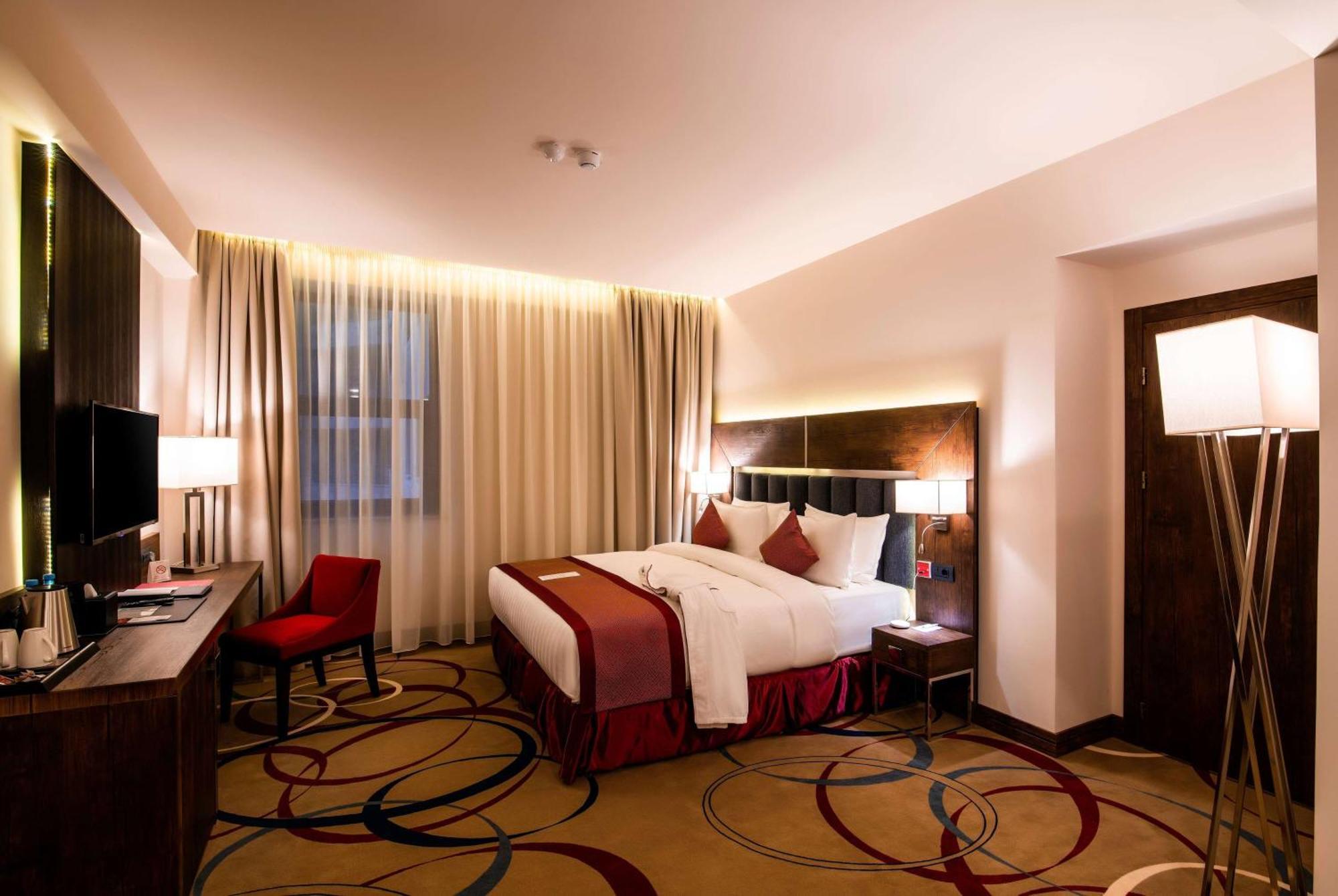 Ramada Hotel & Suites By Wyndham Jereván Kültér fotó