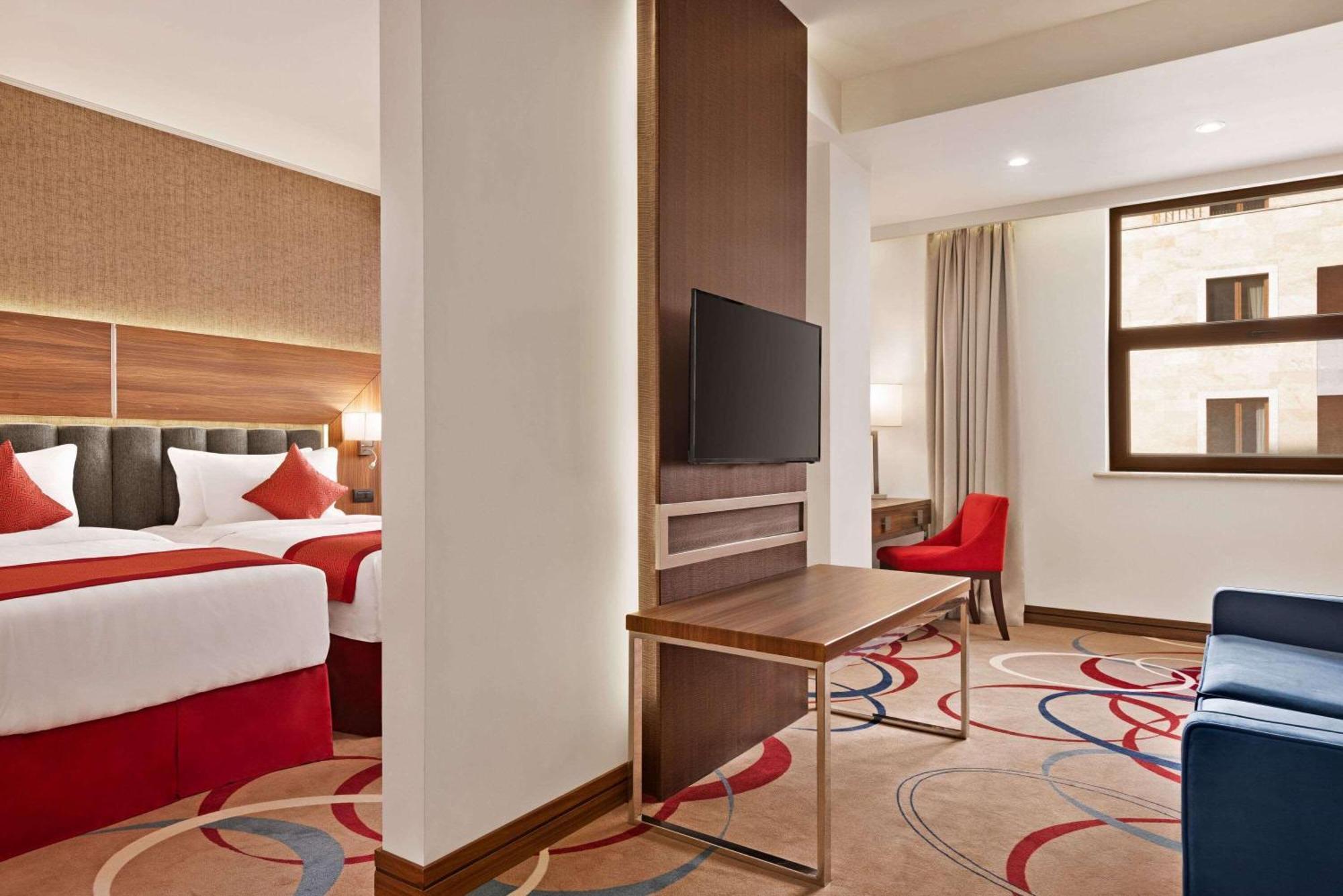 Ramada Hotel & Suites By Wyndham Jereván Kültér fotó