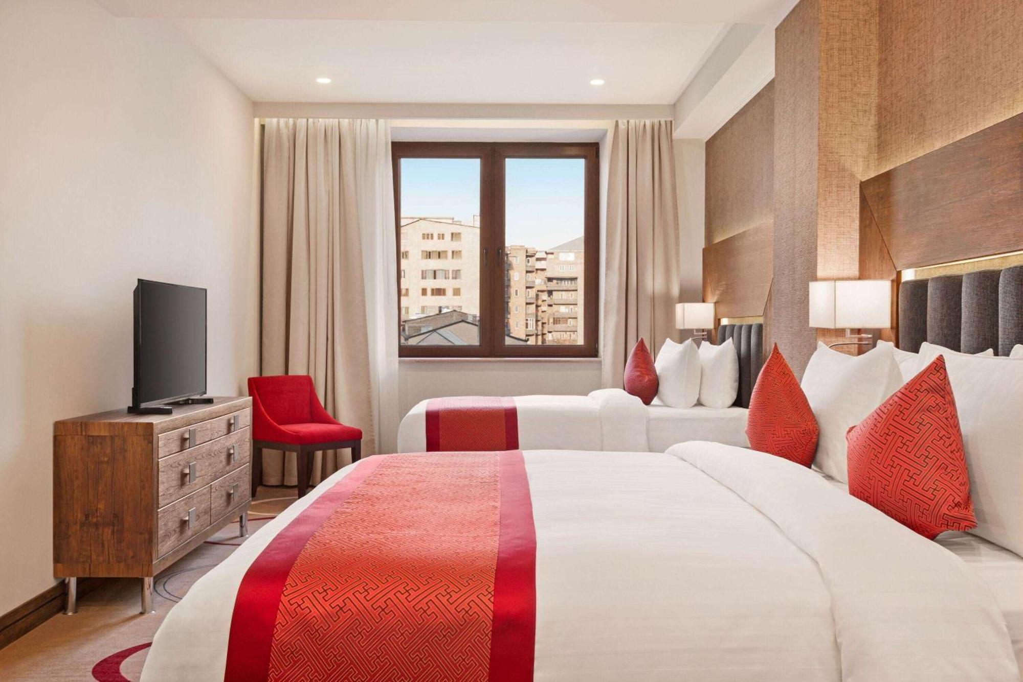 Ramada Hotel & Suites By Wyndham Jereván Kültér fotó