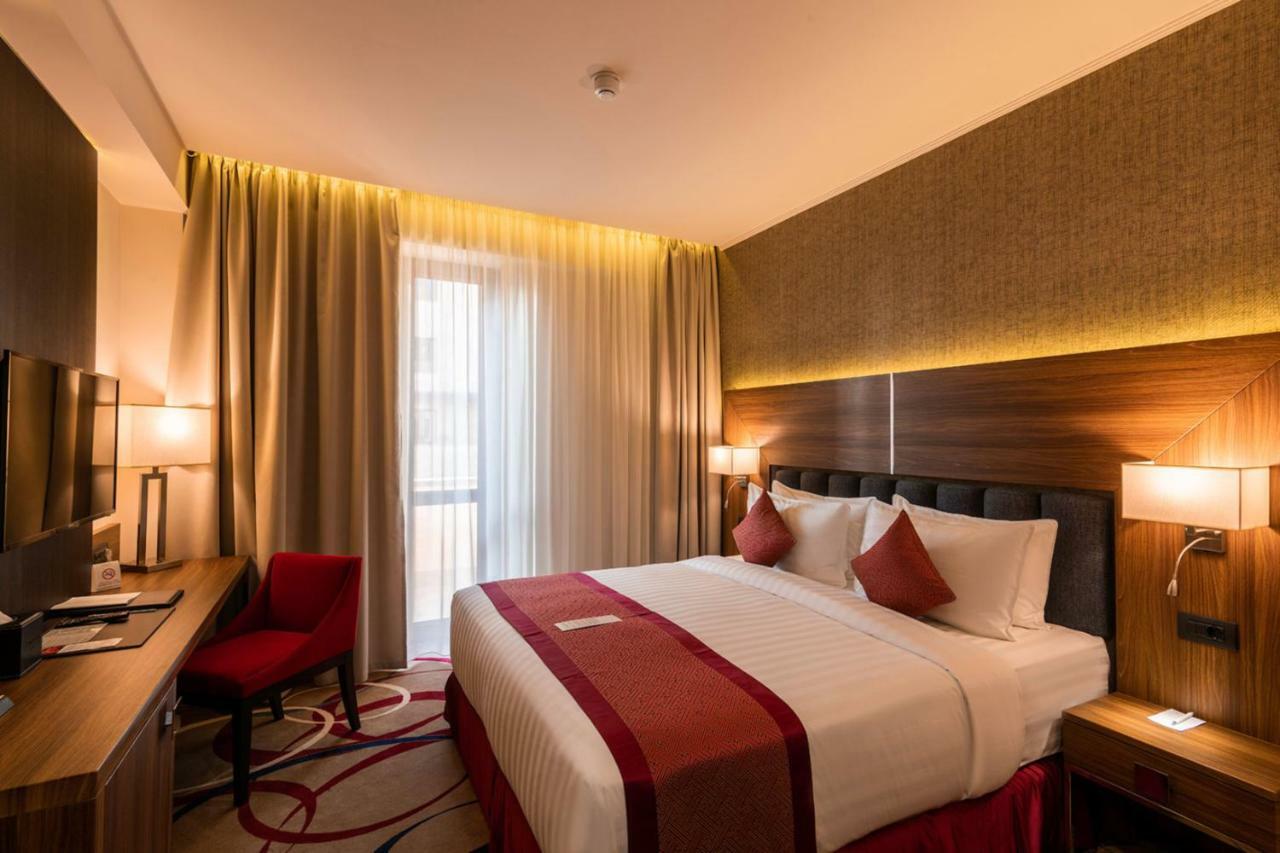 Ramada Hotel & Suites By Wyndham Jereván Kültér fotó