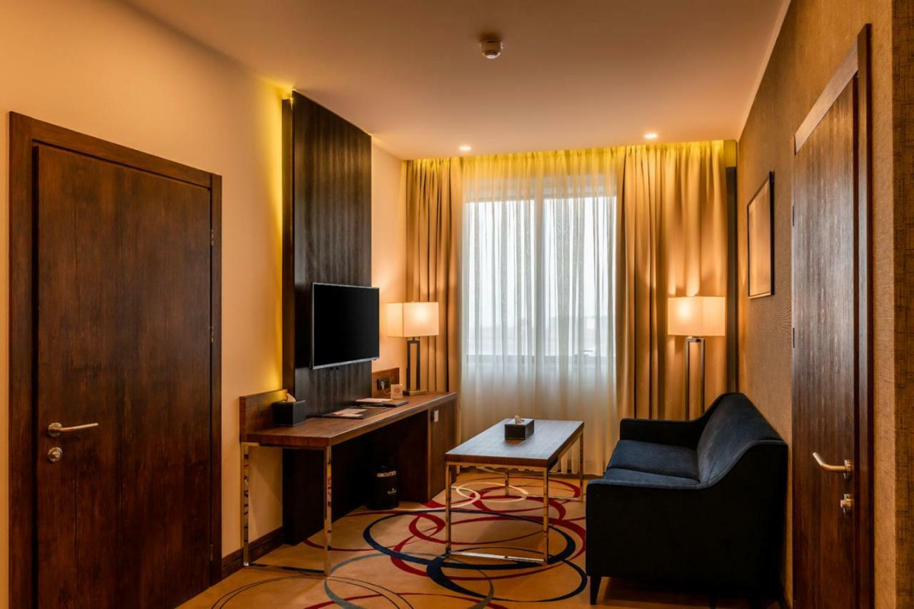 Ramada Hotel & Suites By Wyndham Jereván Kültér fotó