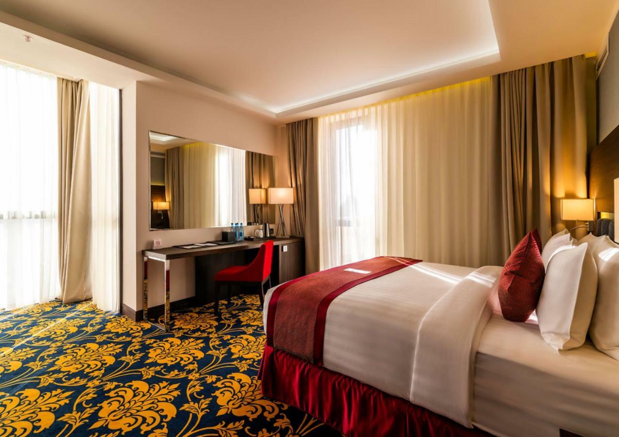 Ramada Hotel & Suites By Wyndham Jereván Kültér fotó
