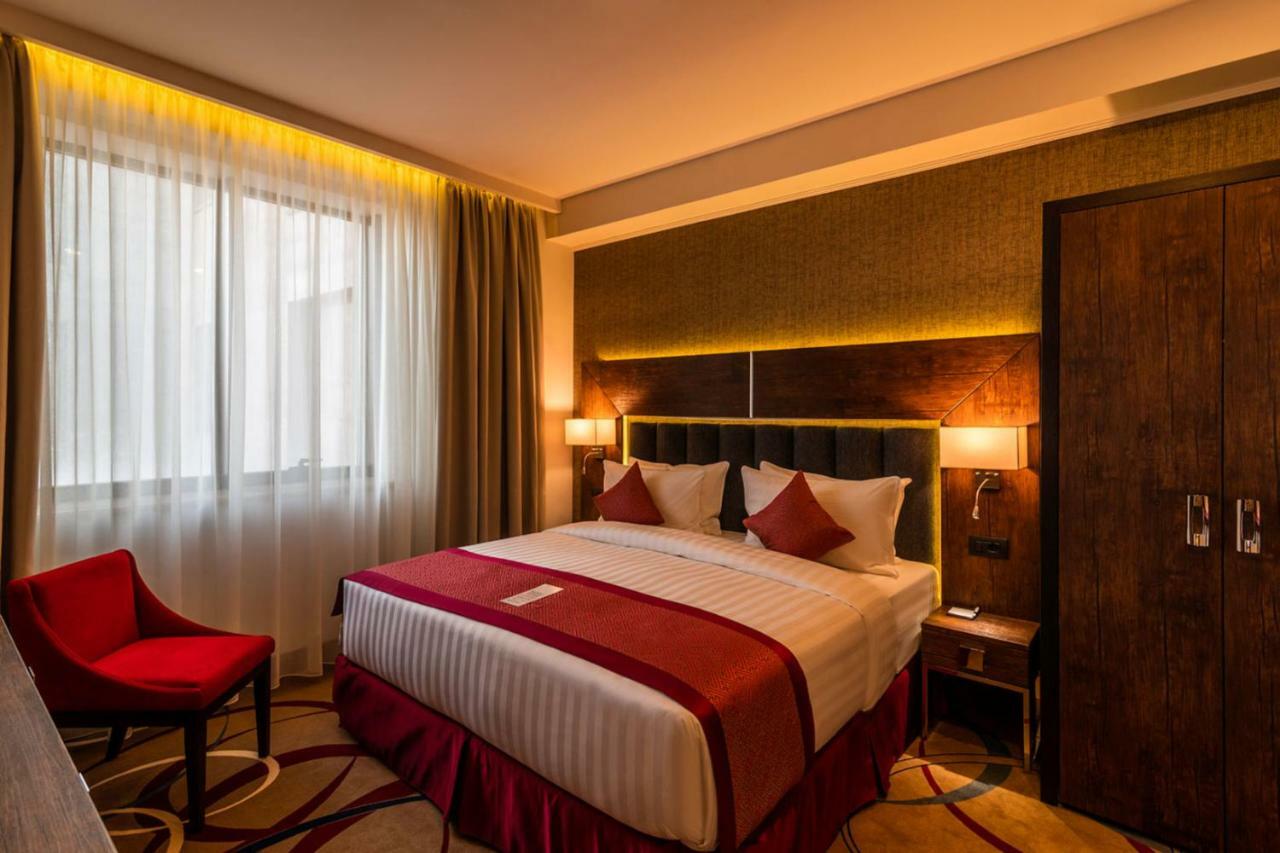 Ramada Hotel & Suites By Wyndham Jereván Kültér fotó