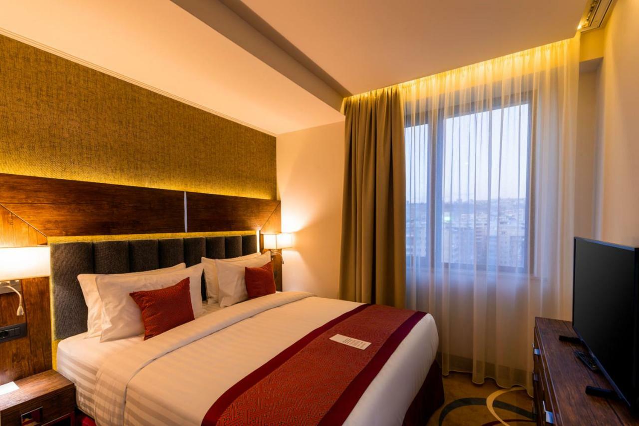 Ramada Hotel & Suites By Wyndham Jereván Kültér fotó