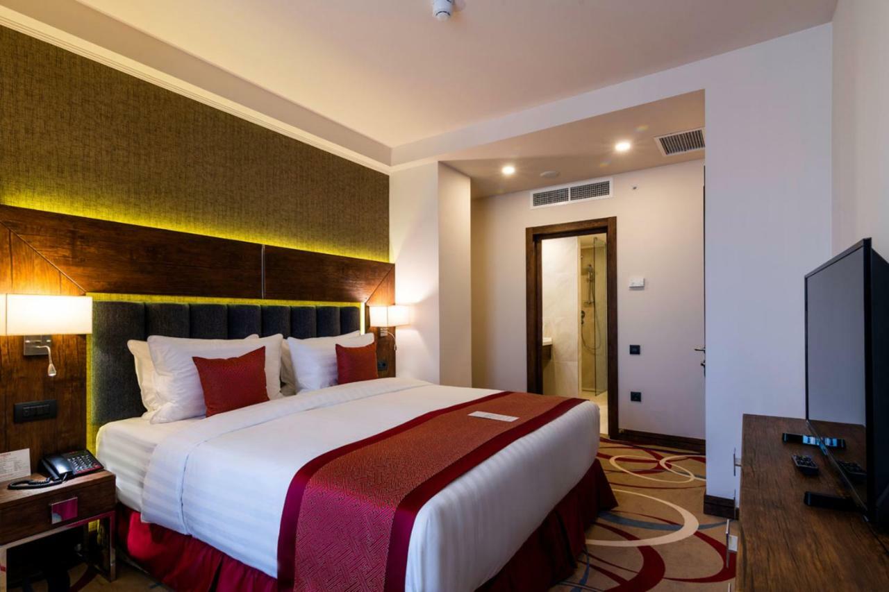 Ramada Hotel & Suites By Wyndham Jereván Kültér fotó