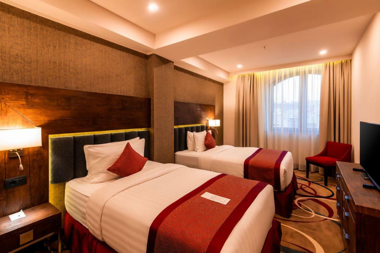 Ramada Hotel & Suites By Wyndham Jereván Kültér fotó