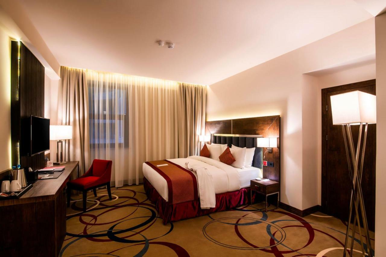 Ramada Hotel & Suites By Wyndham Jereván Kültér fotó