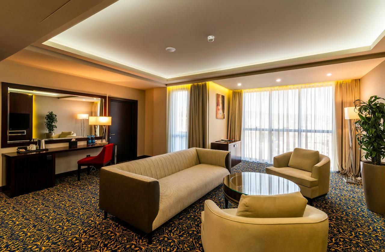 Ramada Hotel & Suites By Wyndham Jereván Kültér fotó