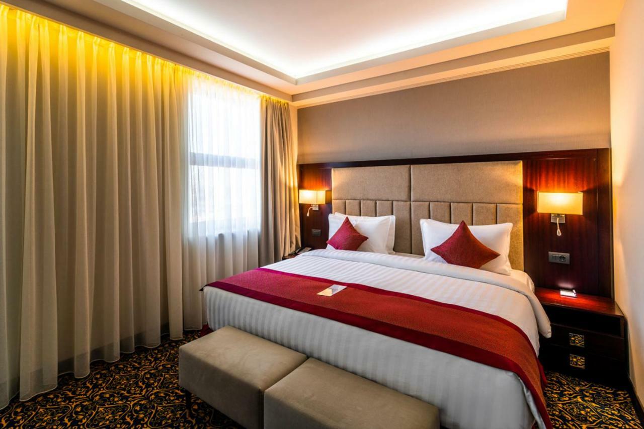 Ramada Hotel & Suites By Wyndham Jereván Kültér fotó