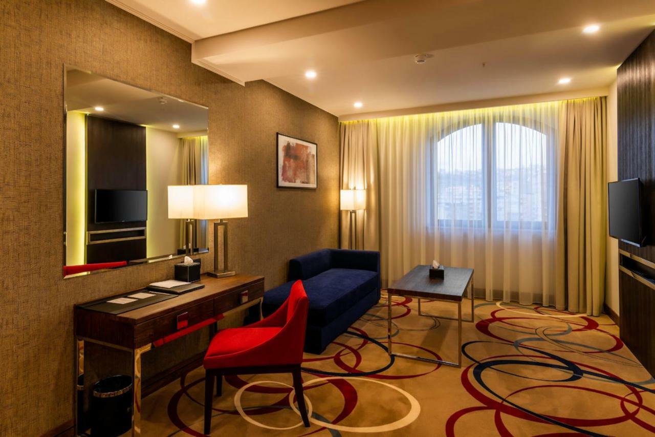 Ramada Hotel & Suites By Wyndham Jereván Kültér fotó